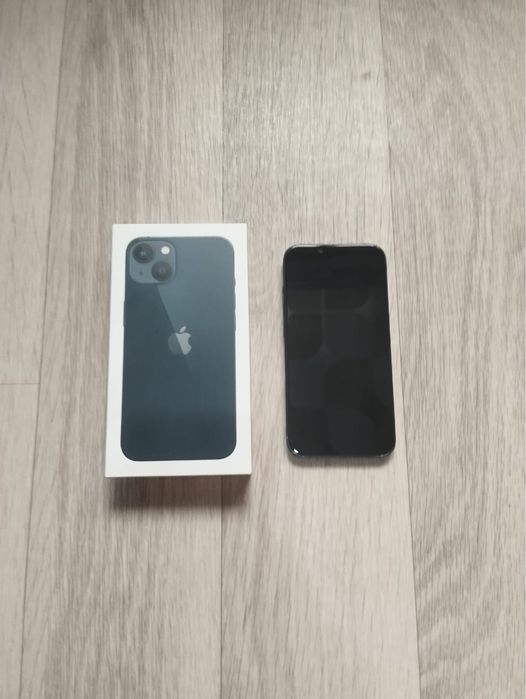Продам Айфон 13