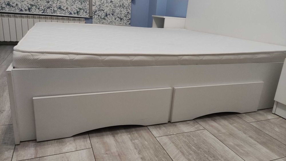 Спалня с матрак и подматрачна рамка