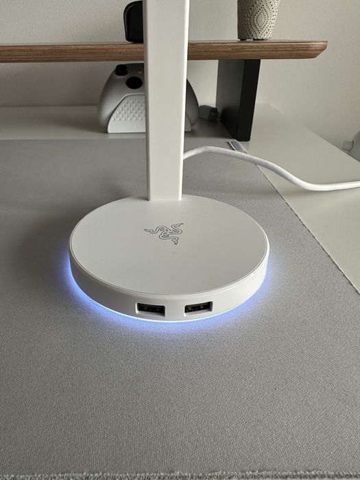 Стойка за слушалки Razer Base Station v2 Chroma