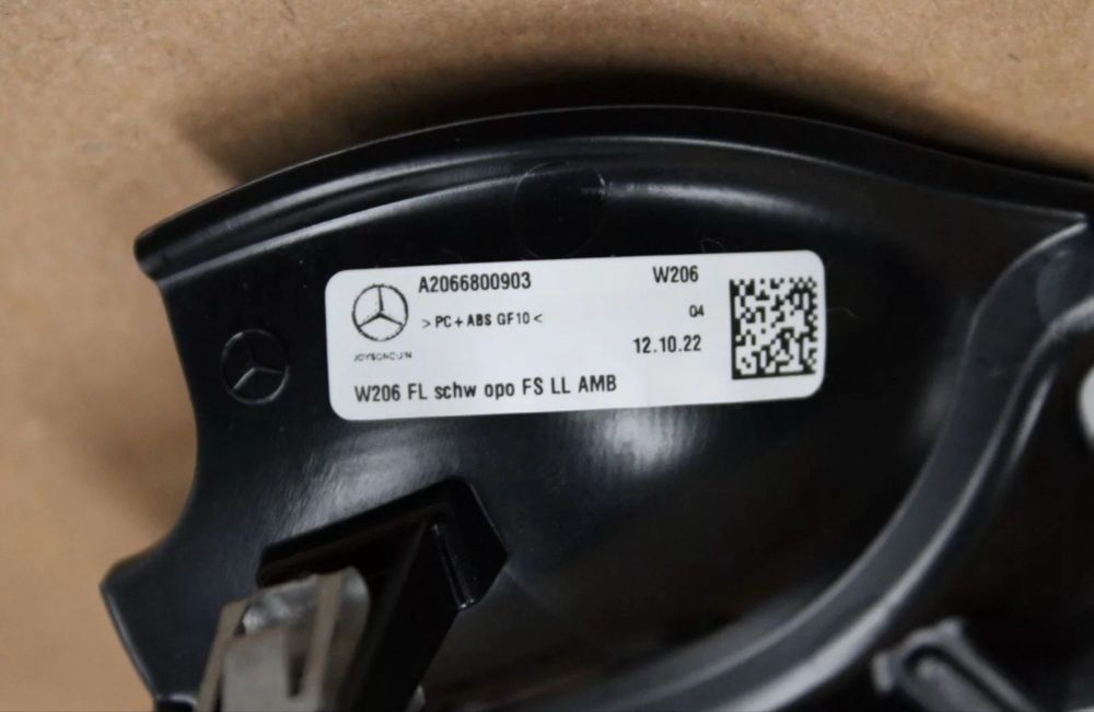 Mercedes w206  конзола + табло черно дърво