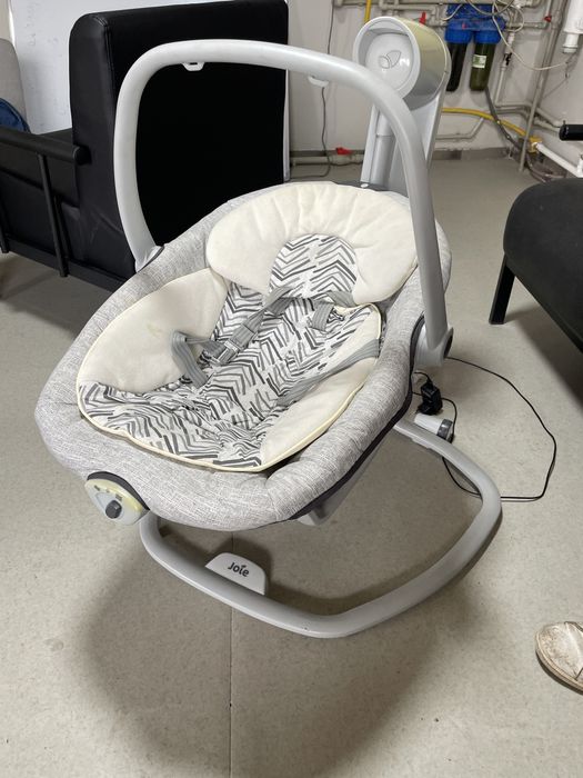 Продам качелю joie