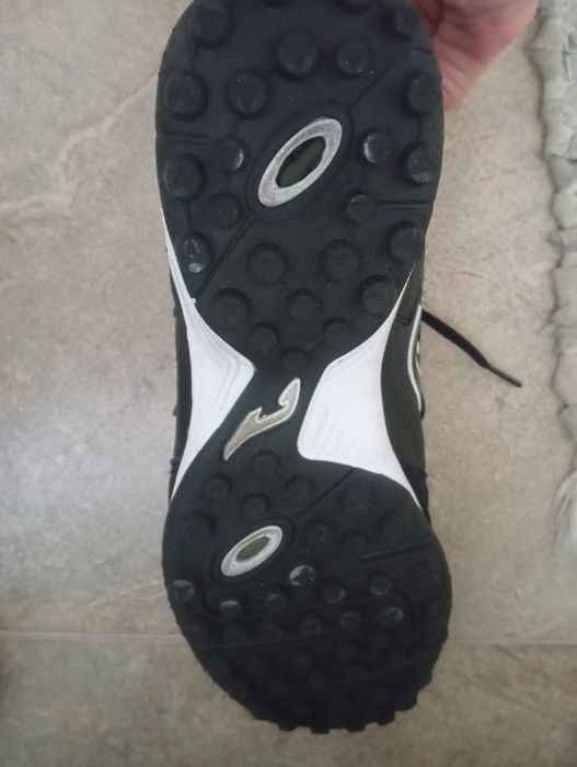 Продавам спортни обувки Joma