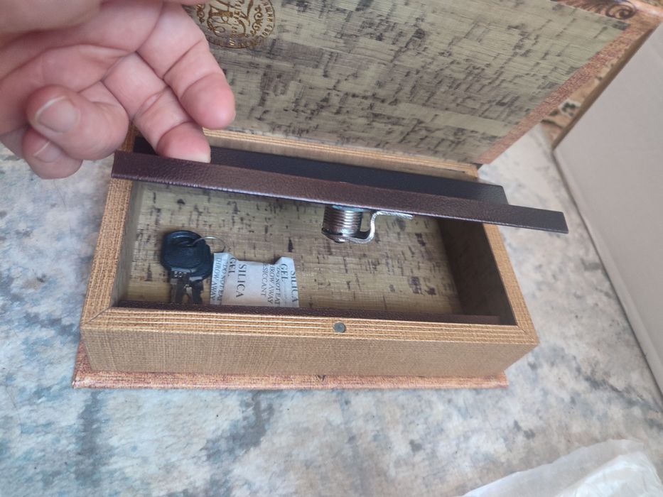 Сейф-книжка продается