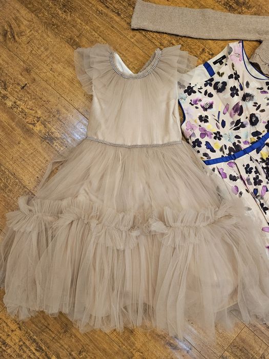 Нарядные платья  9-10 лет рост 140см.