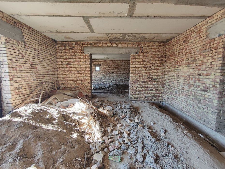 Chimboyda 2 qavatli noturar kafe binosi sotiladi (1841 m² yer)