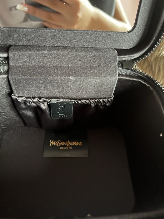 Чанта и гримове ysl