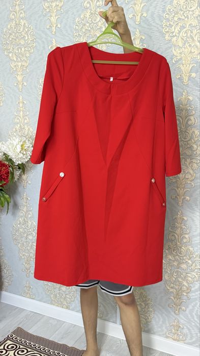 Продам женские платье. Размер: 56. В хорошем состоянии.