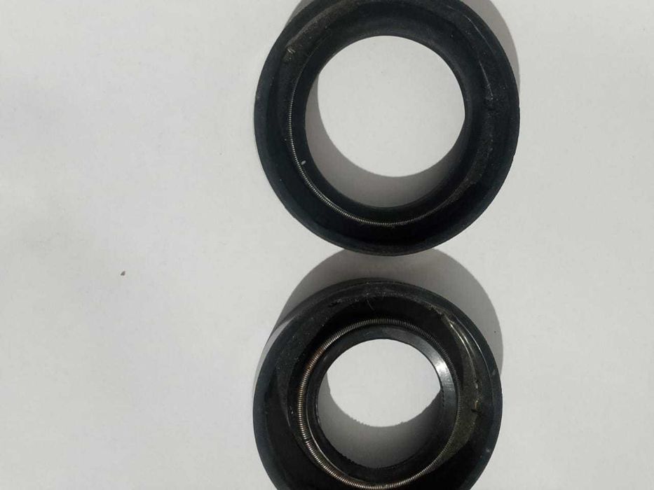 уплотнения штока (вала, шпинделя, поршня).