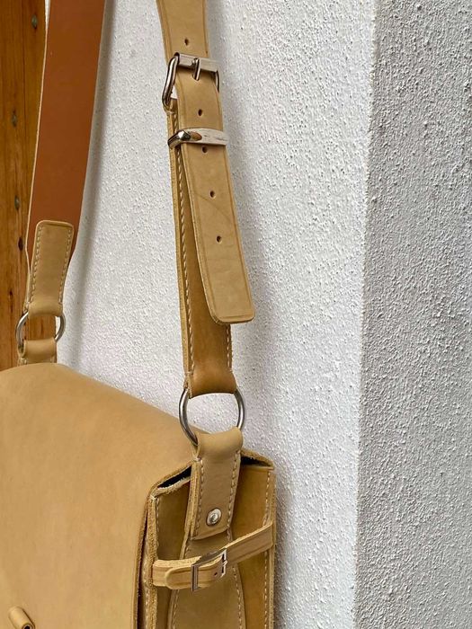 Ръчно шита чанта от естествена кожа