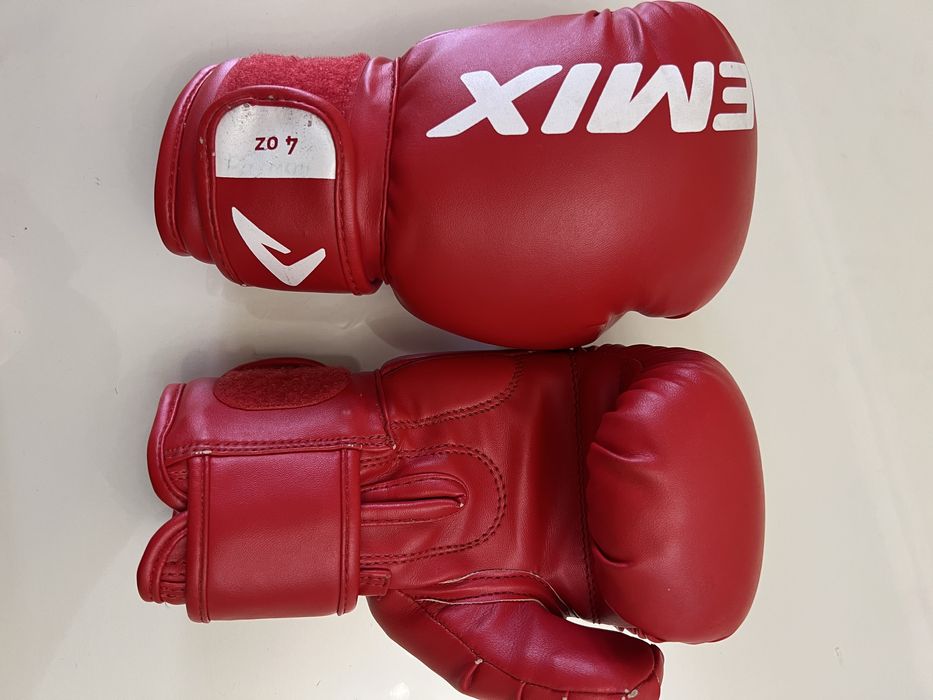 Спорт боксерская перчатка