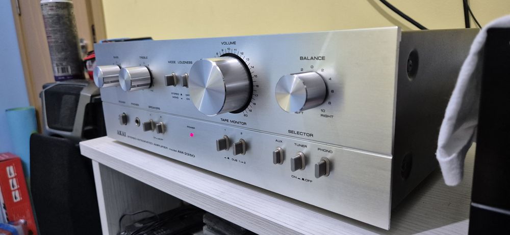 AKAI AM-2250 Hi-fi стерео транзисторен усилвател