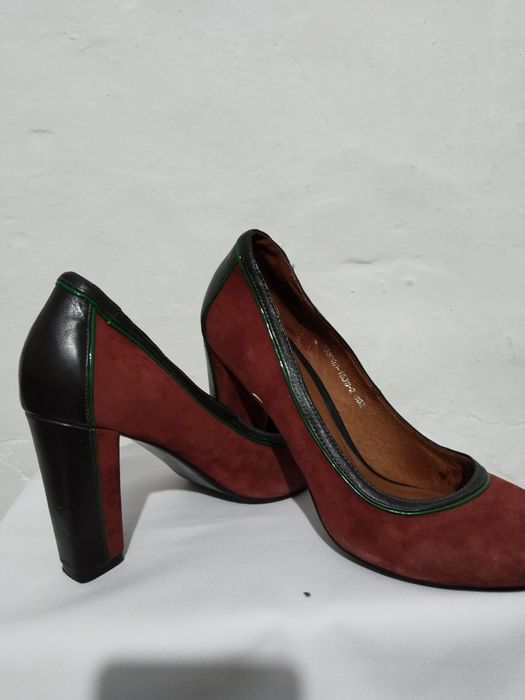 Продам туфли замш размер 36 одевали только по праздникам не воняют