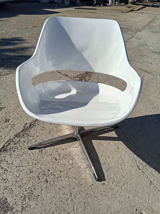 Стол и кресло б/у в хорошем качестве