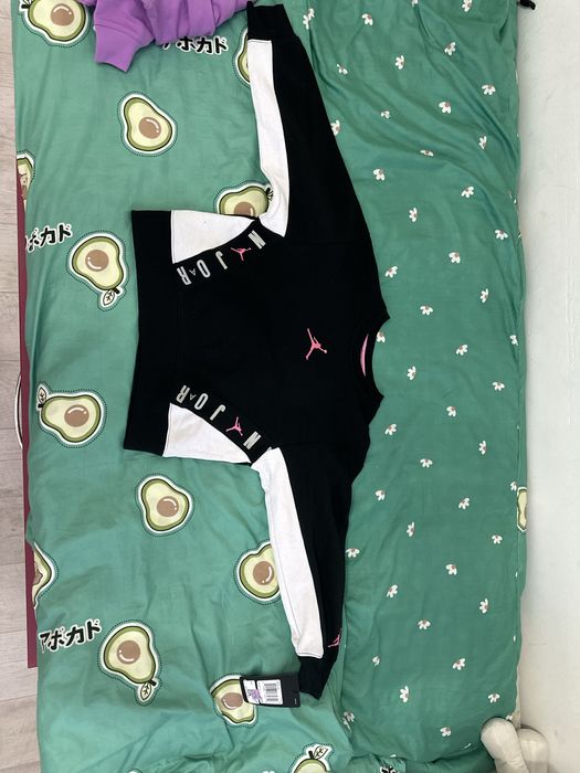 Hanorac jordan negru cu alb si roz