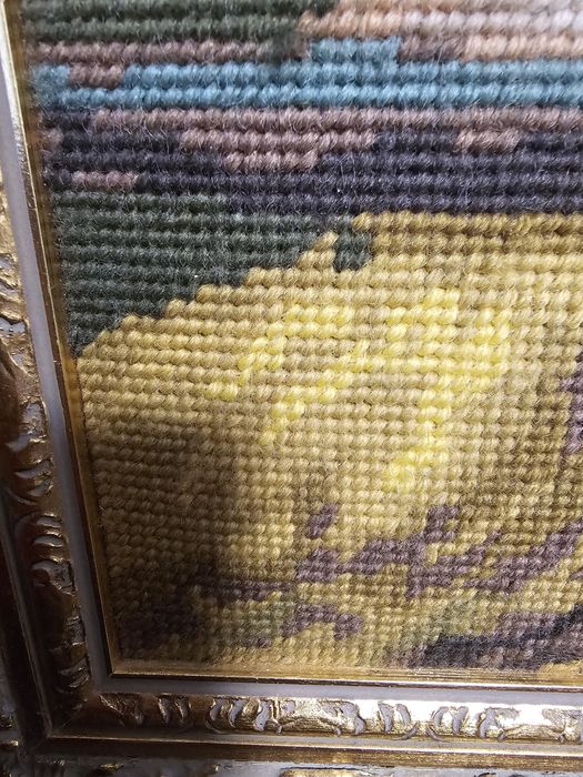 Старинен гоблен с рамка Момичето с книгата 59/49