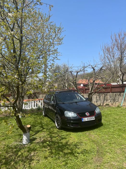 Vând sau schimb golf 5