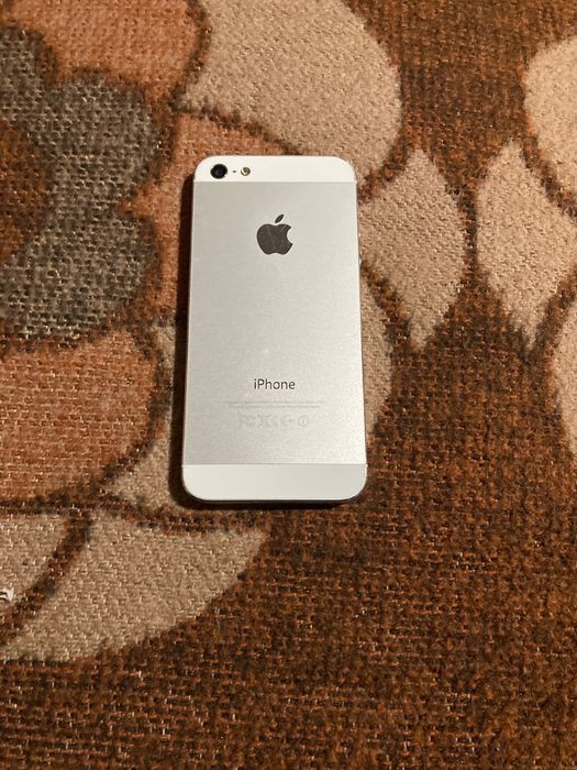 Продавам iPhone 5