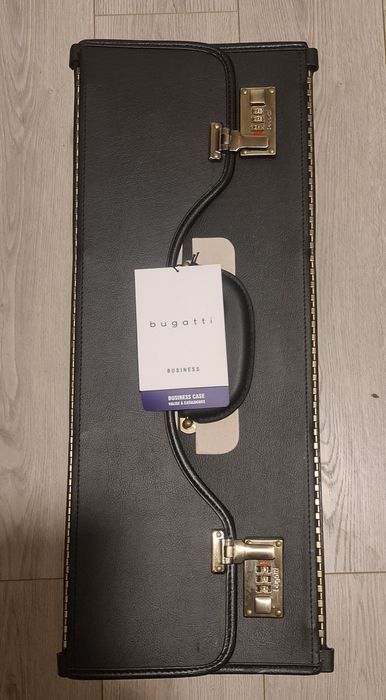 Geanta diplomat model pilot noua  marca Bugatti