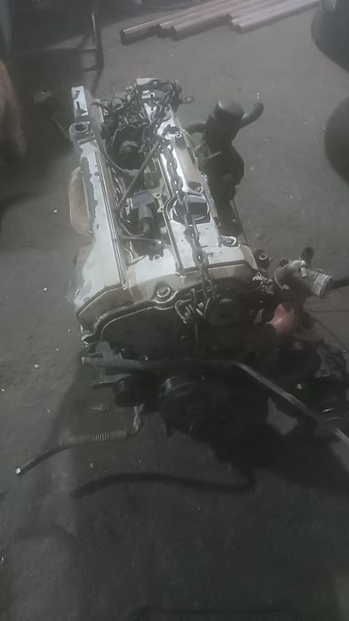 Продам двигатель с коробкой Мерседес 210