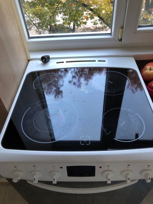 Продавам готварска печка AMICA