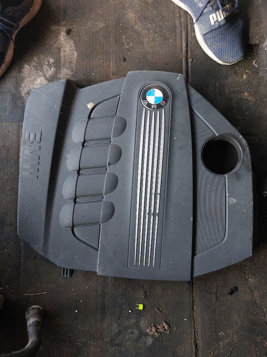 Декоративен капак мотор е90 е91 бмв  2.0д 184кс bmw e90 e91 2.0d