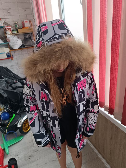 Продам зимнию куртку на девочку