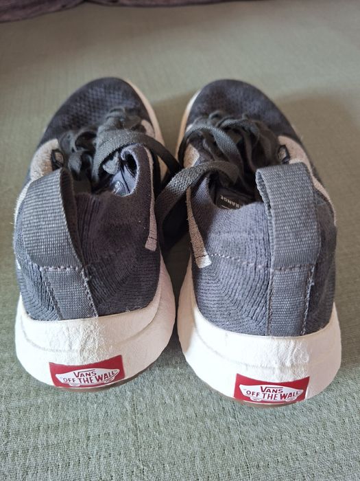 Чисто нови обувки и сандали за момче 35 номер (Vans, Reserved, Zara)