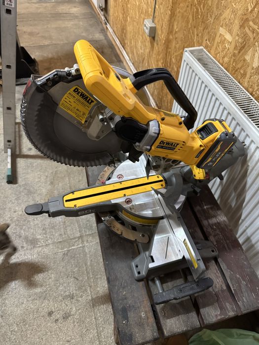 Circula Dewalt electrica Flexvolt 60v USA brushless