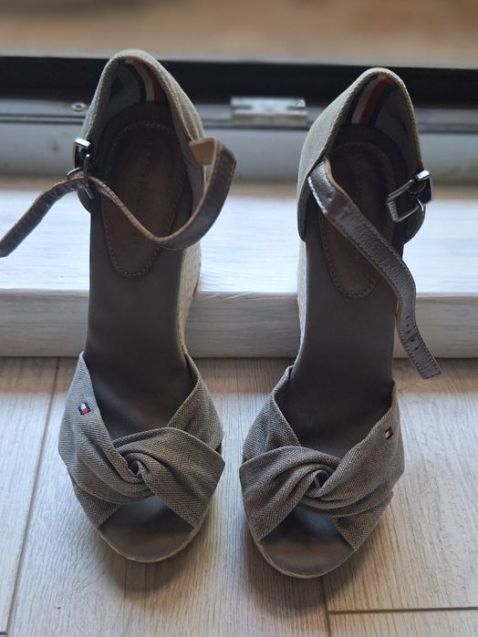 Sandale Tommy Hilfiger marime 38