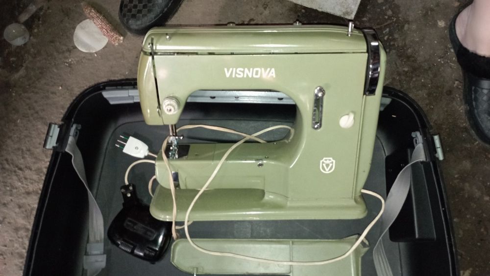 mașină de cusut Visnova