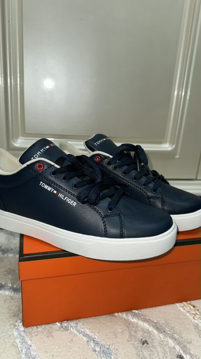 Tommy Hilfiger красовки тёмно синево цвета