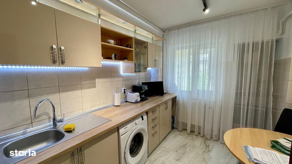 Apartament 3 camere, decomandat, zona ultracentrala, bloc Mobilux, eta
