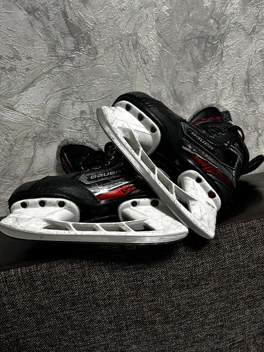 Продам коньки хоккейные