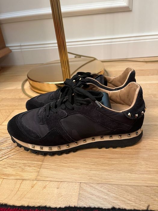 Продам кроссовки Valentino