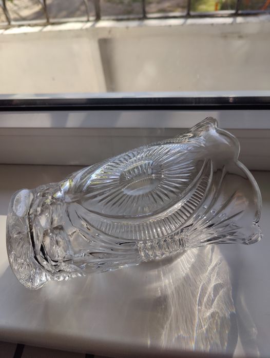 Продам хрустальную вазу.