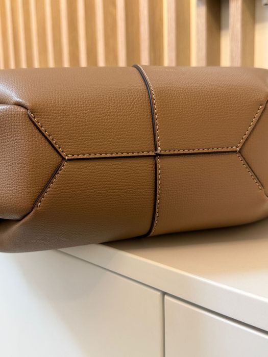 Polene numero cyme mini

Se vinde polene numero cyme mini , nouă ! 

P