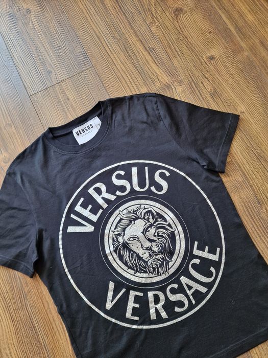 Страхотна мъжка тениска VERSUS VERSACE  размер M