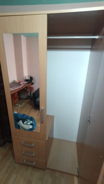 Vând urgent dulap haine