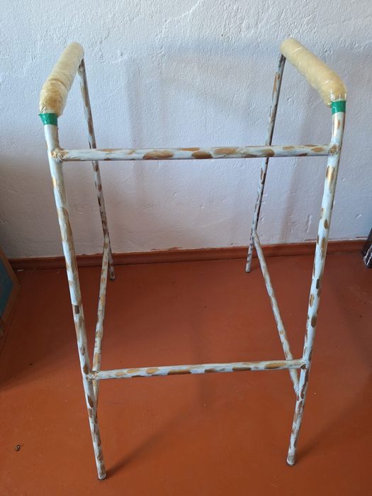 Продам костыли и ходунок