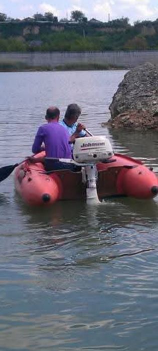 Vand barca cu motor