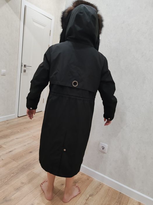 Продам парку женскую