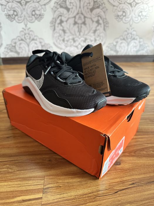 Женские кроссовки NIKE