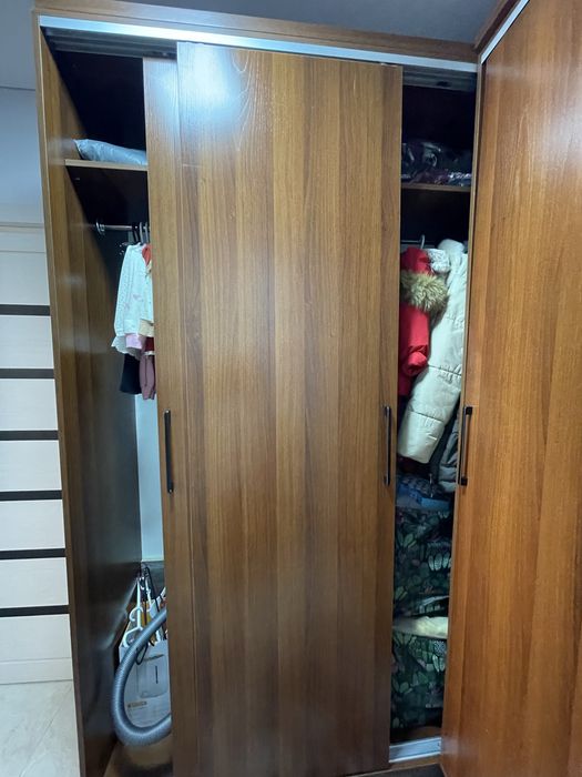 Продам шкаф угловой