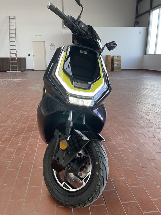 Zeeho AE6+ scuter electric