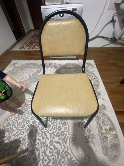 Стулья кухонные срочно продам