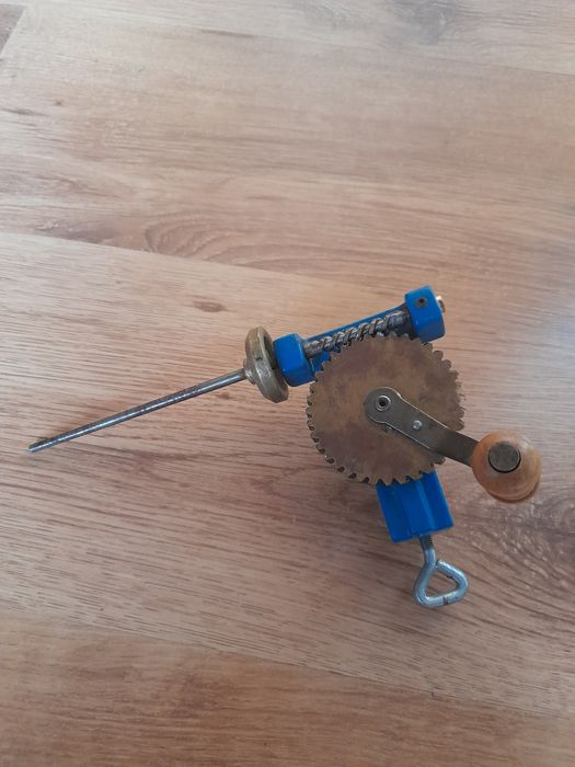 Mașină de bobinat manuală