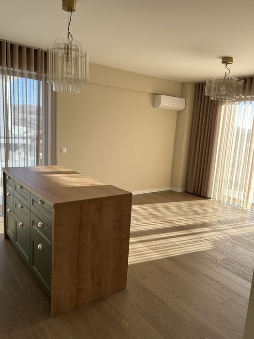 Imchiriez apartament 3 camere,complex nou, parcare subterana