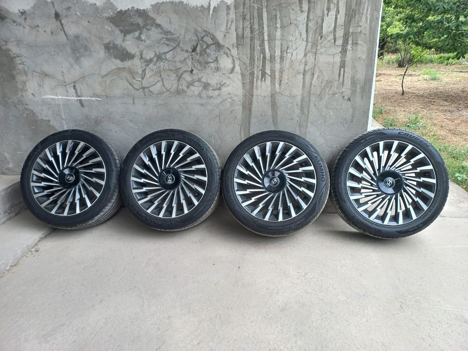 Продам диски с шинами R19 HYUNDAI