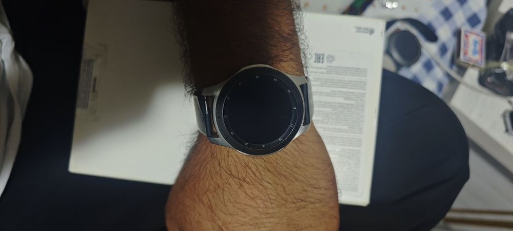 Samsung watch ideal xotira 4 GB rasm music  xullas hamma narsani ochad
