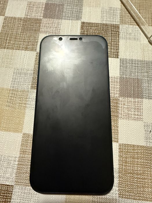 Продавам Iphone 12